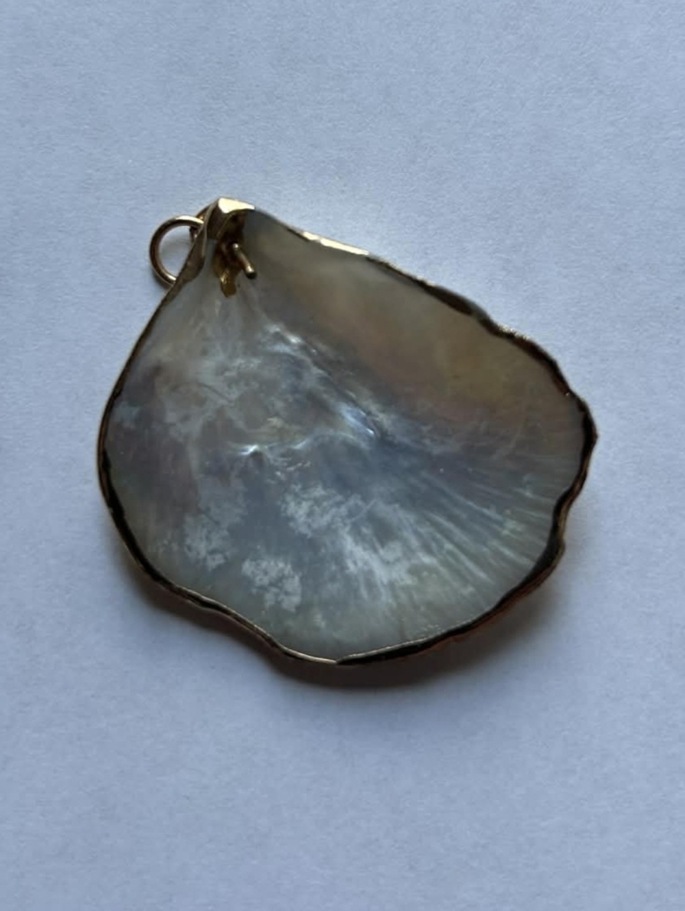 VINTAGE Shell Pendant - Picture 3 of 3